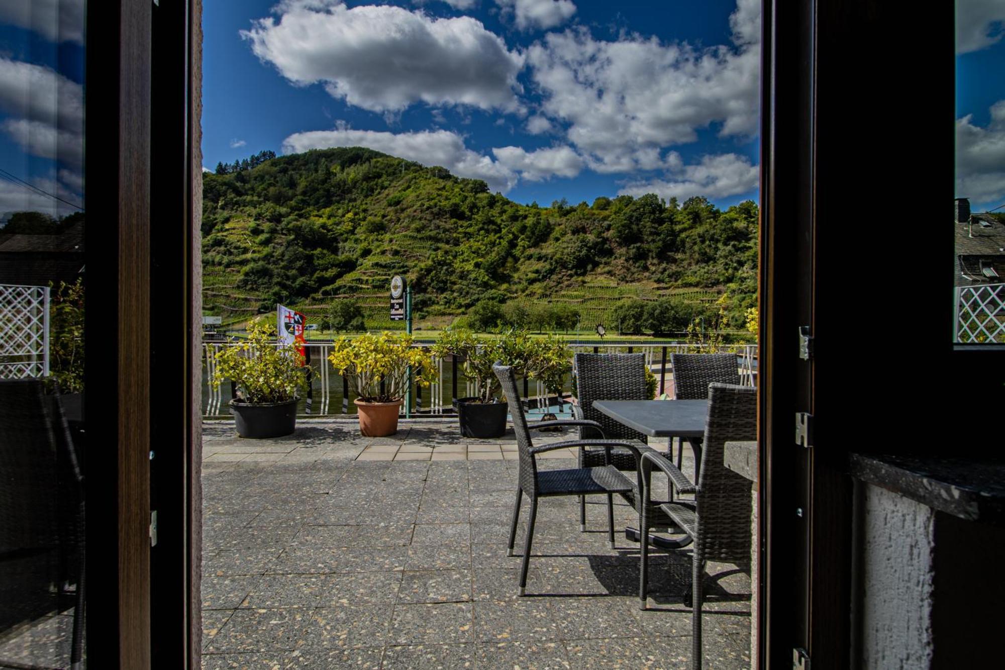 Exklusive Moselidylle: Fewo Mit Traumhaftem Staustufenblick, Netflix, Terrasse Neef Exterior photo
