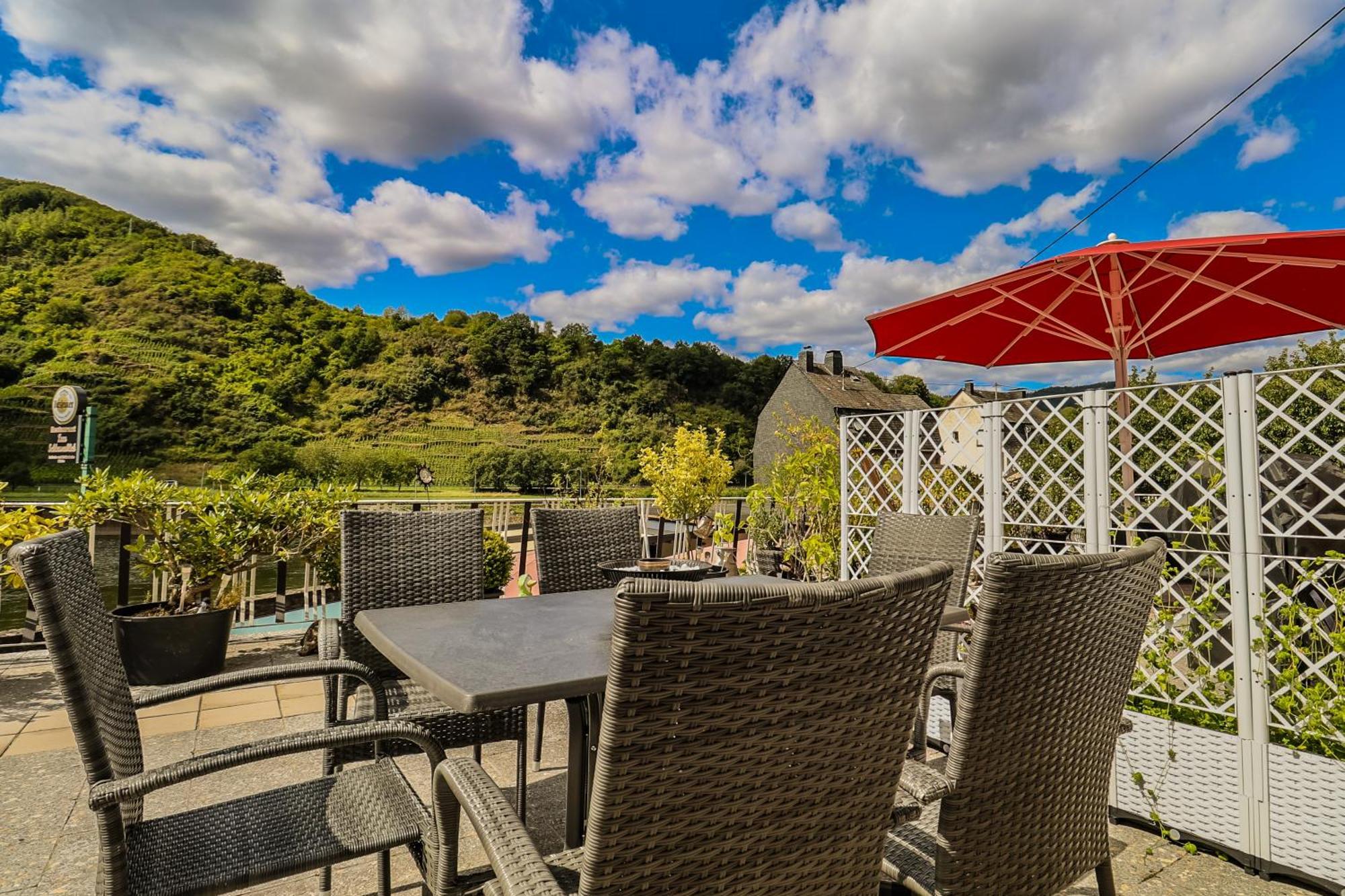 Exklusive Moselidylle: Fewo Mit Traumhaftem Staustufenblick, Netflix, Terrasse Neef Exterior photo